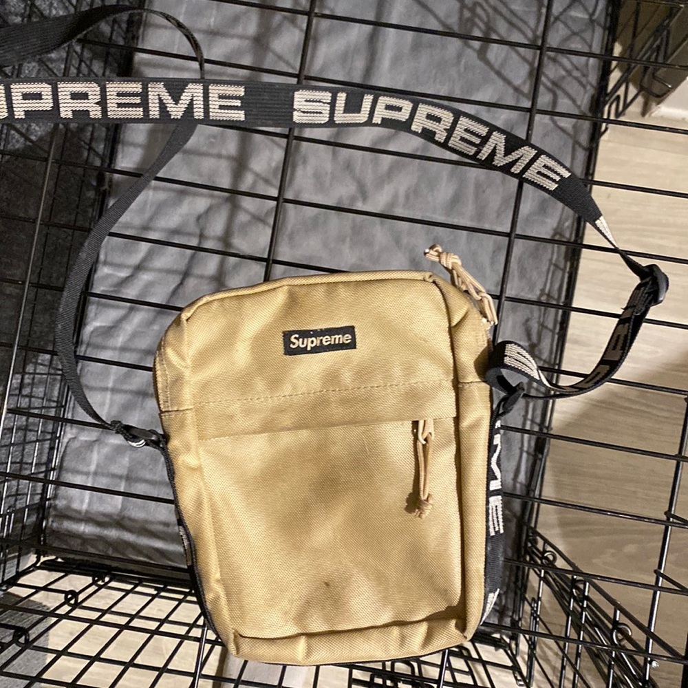 Supreme shoulder bag. Slightly used.